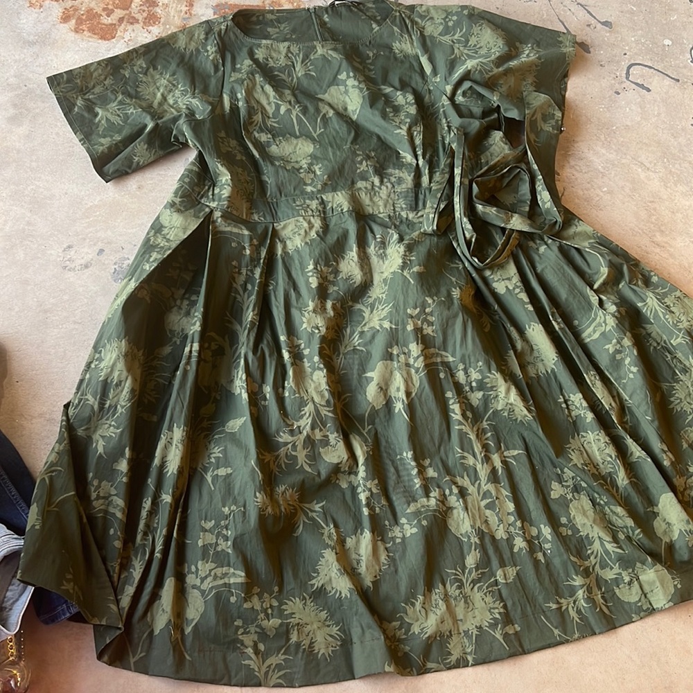 Eshakti custom never worn sz 24 26 3/4x dress midi zip back new army green